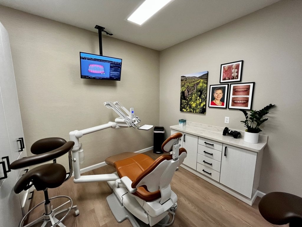 Treatment chair and room at Fountaingrove Dentistry